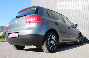 Хэтчбек Volkswagen Golf 2005 в Дрогобыче