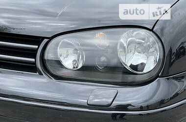 Хэтчбек Volkswagen Golf 2001 в 