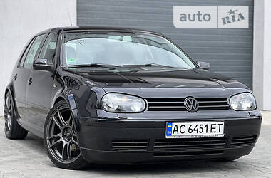 Хэтчбек Volkswagen Golf 2001 в 