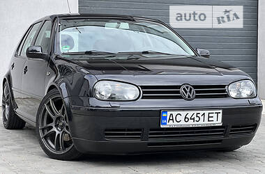 Хэтчбек Volkswagen Golf 2001 в 