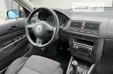 Хэтчбек Volkswagen Golf 2001 в 