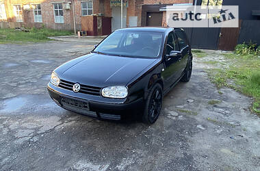 Хетчбек Volkswagen Golf 2003 в 