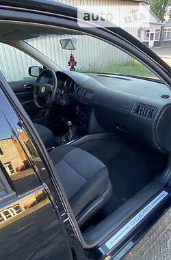 Хетчбек Volkswagen Golf 2003 в 