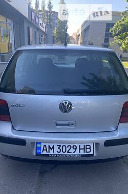 Хетчбек Volkswagen Golf 2001 в Житомирі