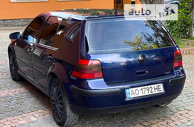 Хетчбек Volkswagen Golf 2001 в Хусті