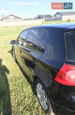 Хэтчбек Volkswagen Golf 2004 в 