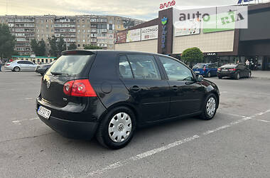 Хэтчбек Volkswagen Golf 2004 в Каменском