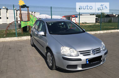 Хетчбек Volkswagen Golf 2005 в Ужгороді