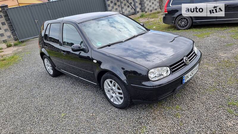 Хэтчбек Volkswagen Golf 2002 в Ровно