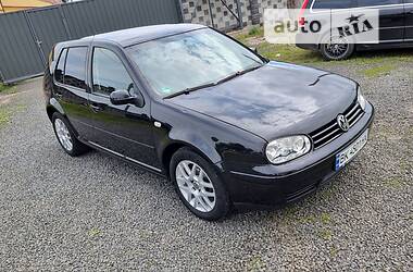 Хэтчбек Volkswagen Golf 2002 в Ровно