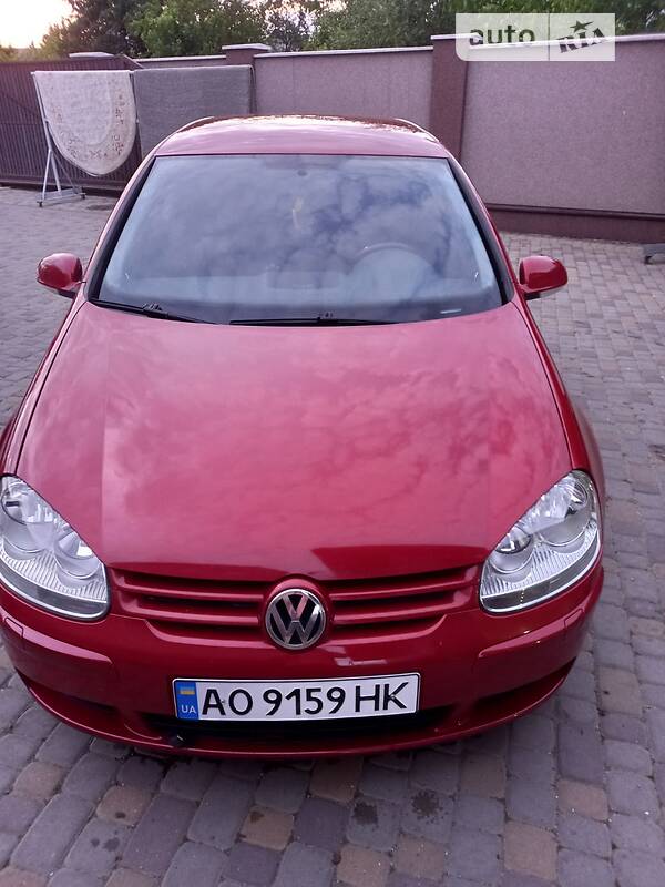 Хэтчбек Volkswagen Golf 2004 в Тячеве