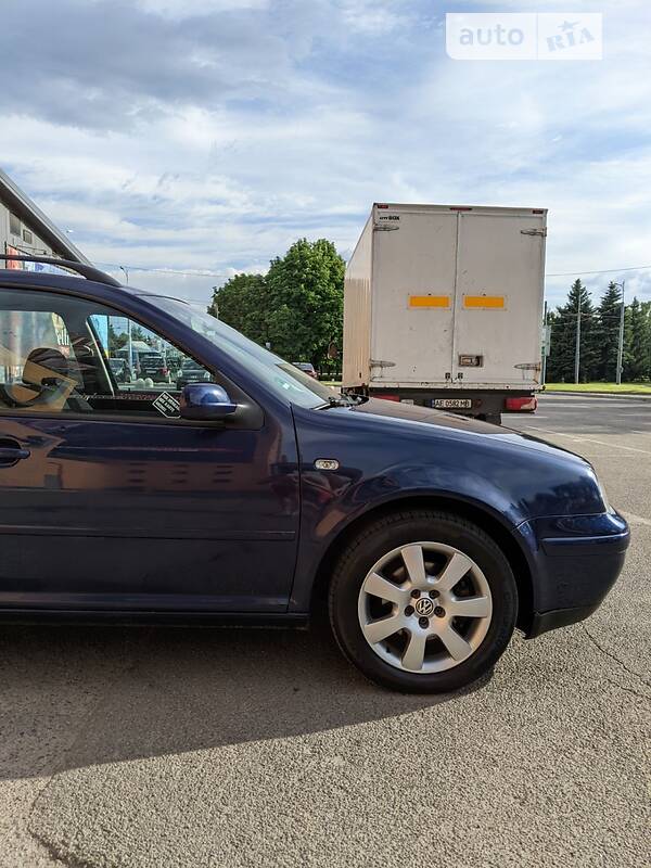 Универсал Volkswagen Golf 2003 в Днепре