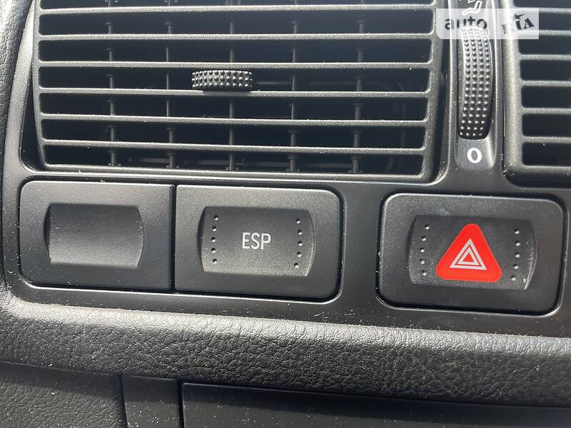 Хэтчбек Volkswagen Golf 2002 в Днепре
