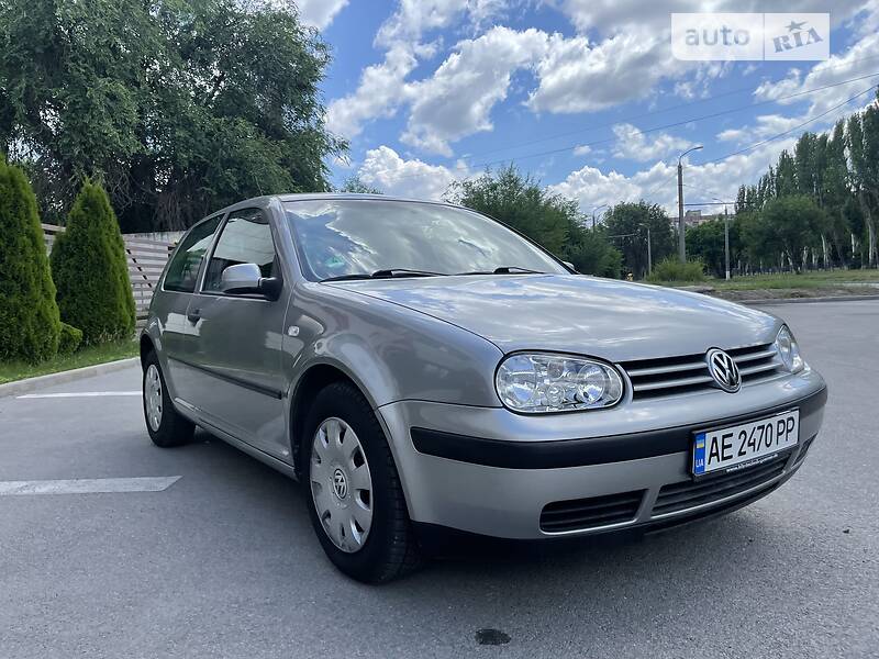 Хэтчбек Volkswagen Golf 2002 в Днепре