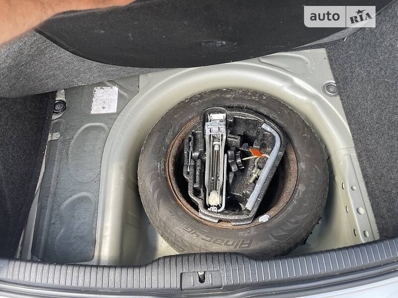 Хэтчбек Volkswagen Golf 2002 в Днепре