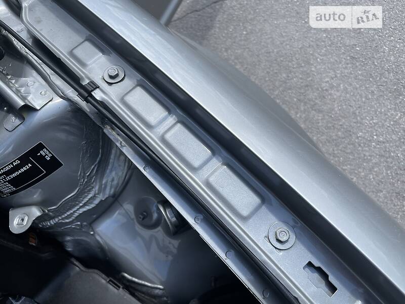 Хэтчбек Volkswagen Golf 2002 в Днепре