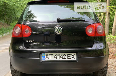 Хэтчбек Volkswagen Golf 2005 в Ивано-Франковске