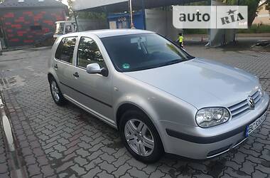 Хэтчбек Volkswagen Golf 2002 в Самборе