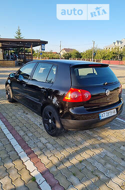 Хэтчбек Volkswagen Golf 2004 в 