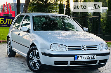 Хэтчбек Volkswagen Golf 2000 в 