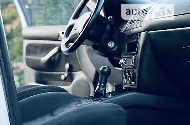 Хэтчбек Volkswagen Golf 2000 в 