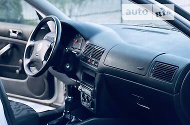 Хэтчбек Volkswagen Golf 2000 в 