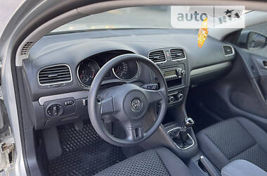 Хэтчбек Volkswagen Golf 2009 в 
