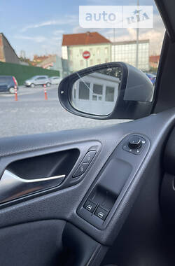 Хэтчбек Volkswagen Golf 2009 в 