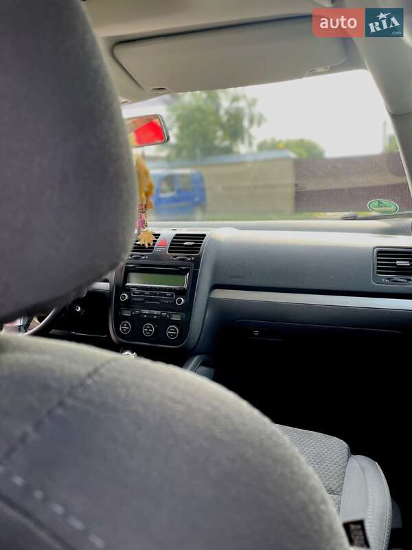 Универсал Volkswagen Golf 2008 в Староконстантинове