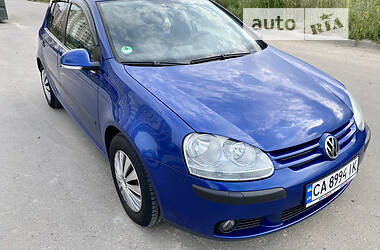 Хэтчбек Volkswagen Golf 2004 в Киеве