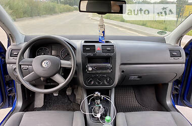 Хэтчбек Volkswagen Golf 2004 в Киеве