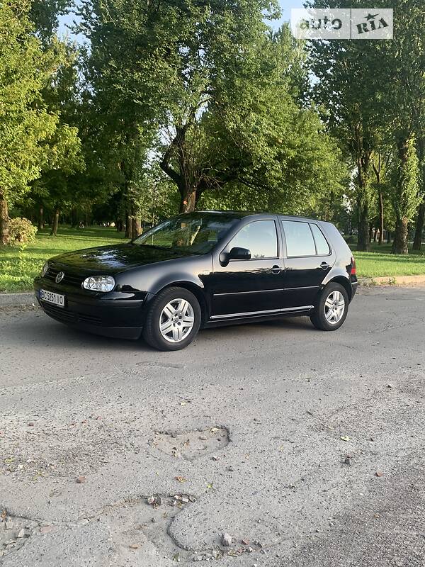 Хэтчбек Volkswagen Golf 2002 в Львове