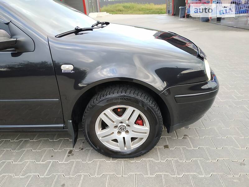 Универсал Volkswagen Golf 2004 в Черновцах