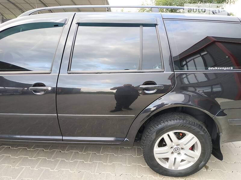 Универсал Volkswagen Golf 2004 в Черновцах