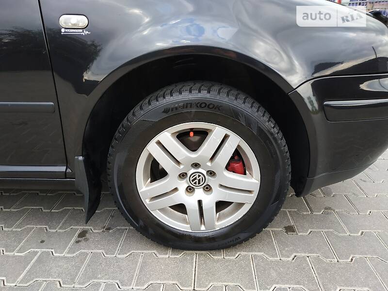 Универсал Volkswagen Golf 2004 в Черновцах