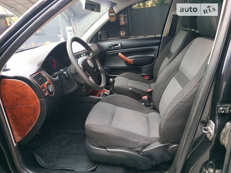 Универсал Volkswagen Golf 2004 в Черновцах