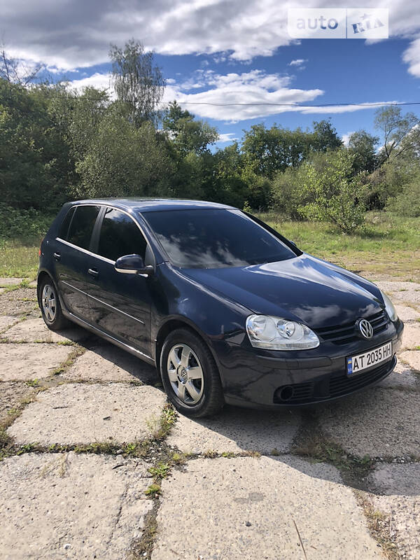 Хэтчбек Volkswagen Golf 2004 в Коломые