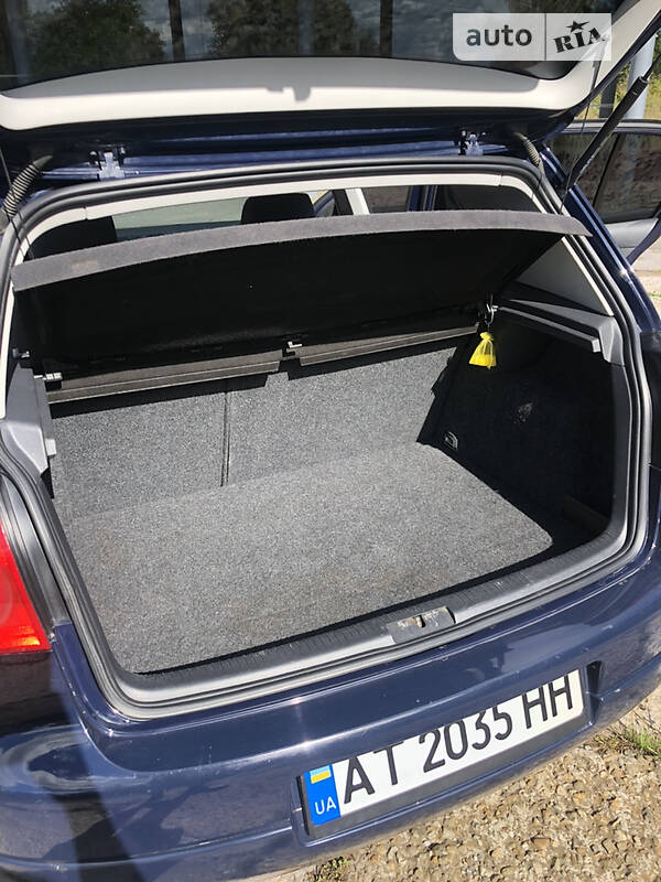 Хэтчбек Volkswagen Golf 2004 в Коломые