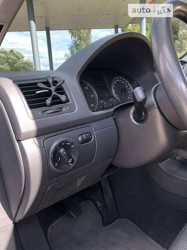 Хэтчбек Volkswagen Golf 2004 в Коломые