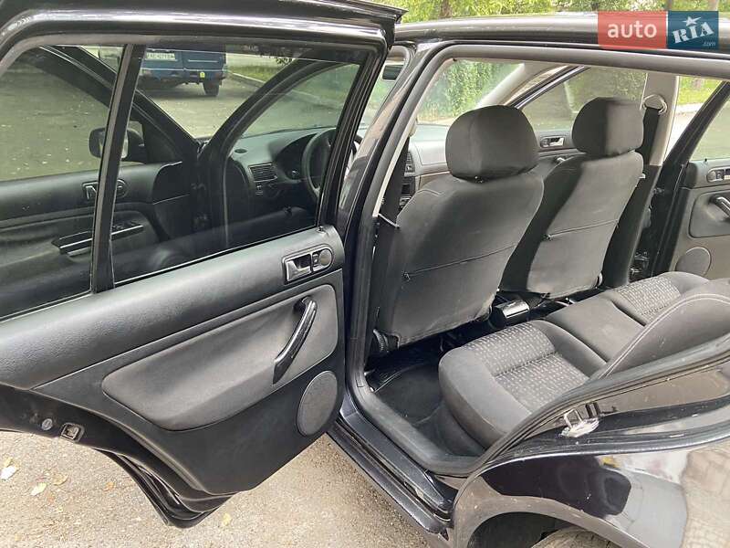 Хетчбек Volkswagen Golf 2004 в Новомосковську