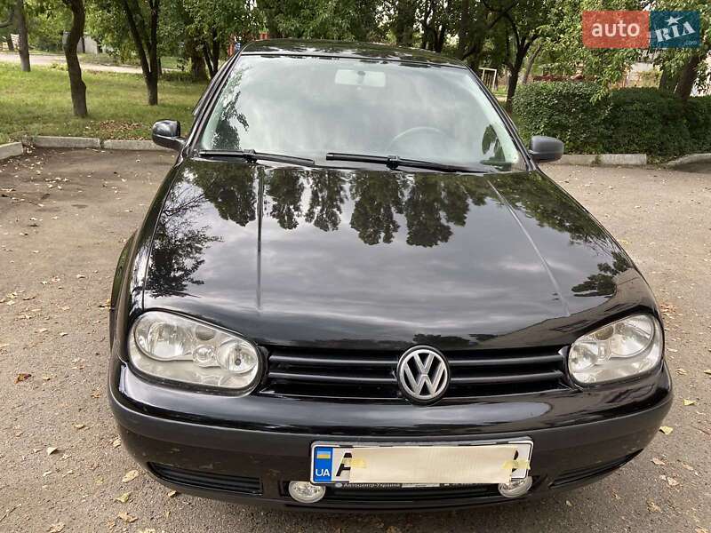 Хетчбек Volkswagen Golf 2004 в Новомосковську