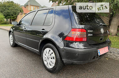 Хэтчбек Volkswagen Golf 2002 в Луцке