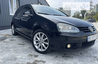 Хэтчбек Volkswagen Golf 2004 в 