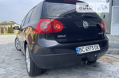Хэтчбек Volkswagen Golf 2004 в 