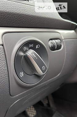 Хэтчбек Volkswagen Golf 2004 в 