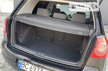 Хэтчбек Volkswagen Golf 2004 в 