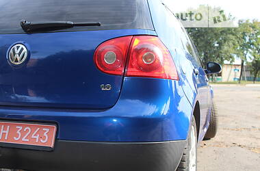Хетчбек Volkswagen Golf 2004 в Ромнах