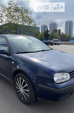 Универсал Volkswagen Golf 2003 в Киеве