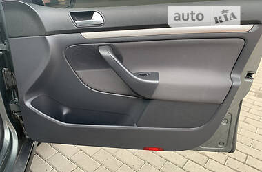 Хэтчбек Volkswagen Golf 2008 в 