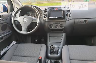 Хэтчбек Volkswagen Golf 2005 в Харькове